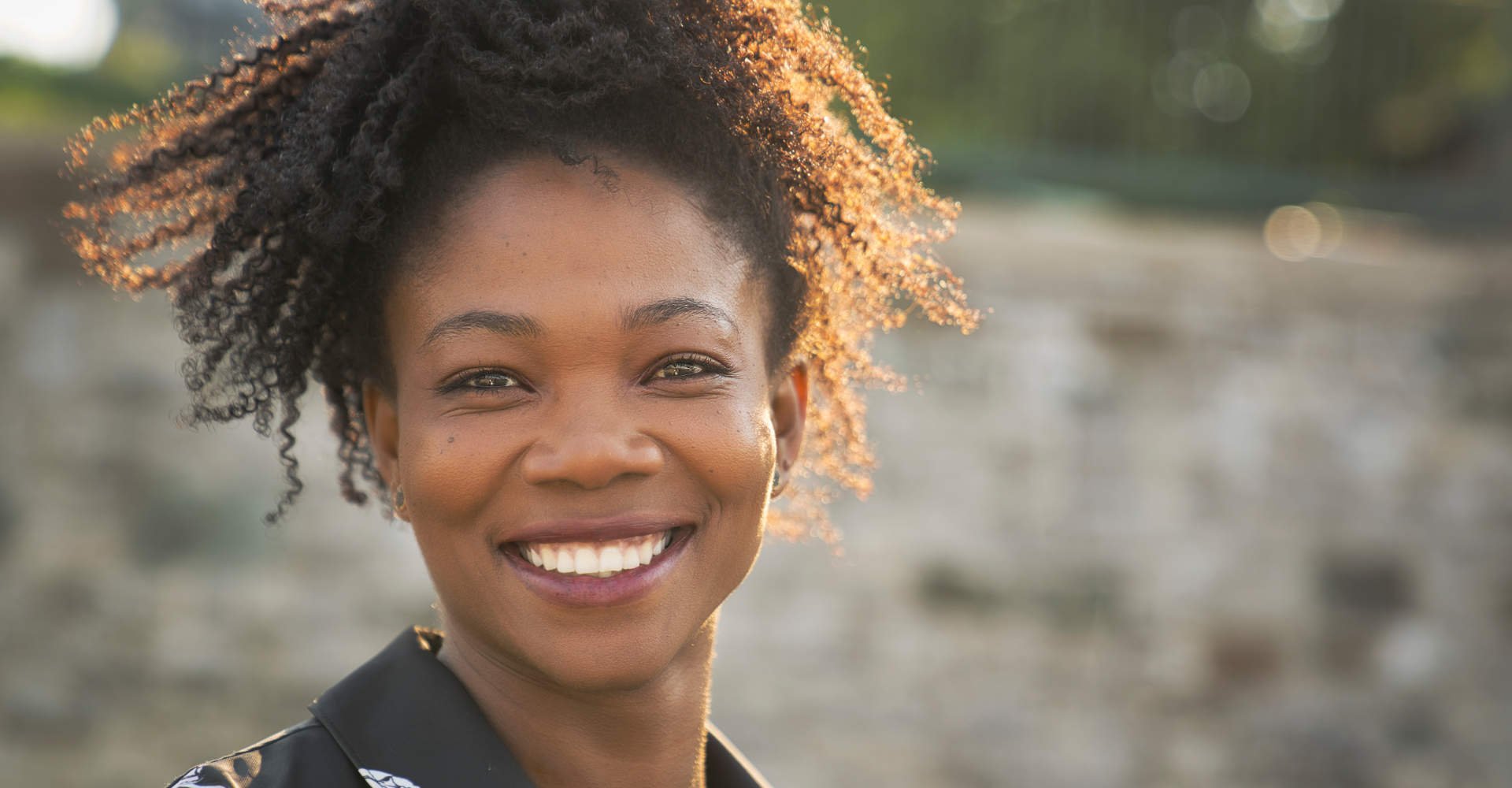 5411 Penteados Para Cabelos Cacheados 10 Opcoes Do Estilo Para Diferentes Ocasioes