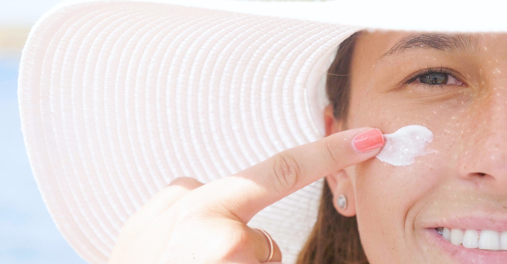 5425 Protetorsolarcomcoreacidohialuronicobeneficiosdofiltrosolarnocombateaoenvelhecimentodapele