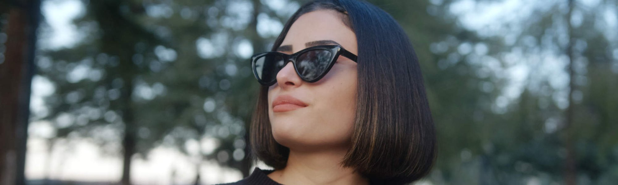 mulher exibe corte chanel