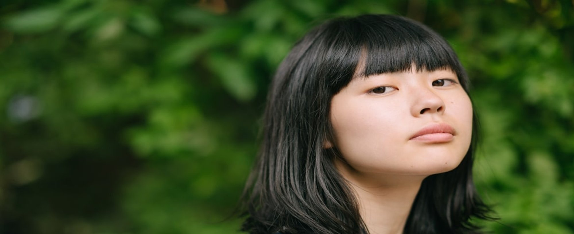 Modelo Asiatica Com Cabelo Medio E Franja