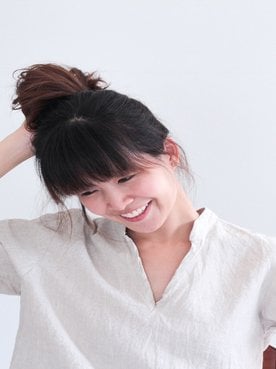 Asiatica Com Cabelo Amarrado De Coque E Franja