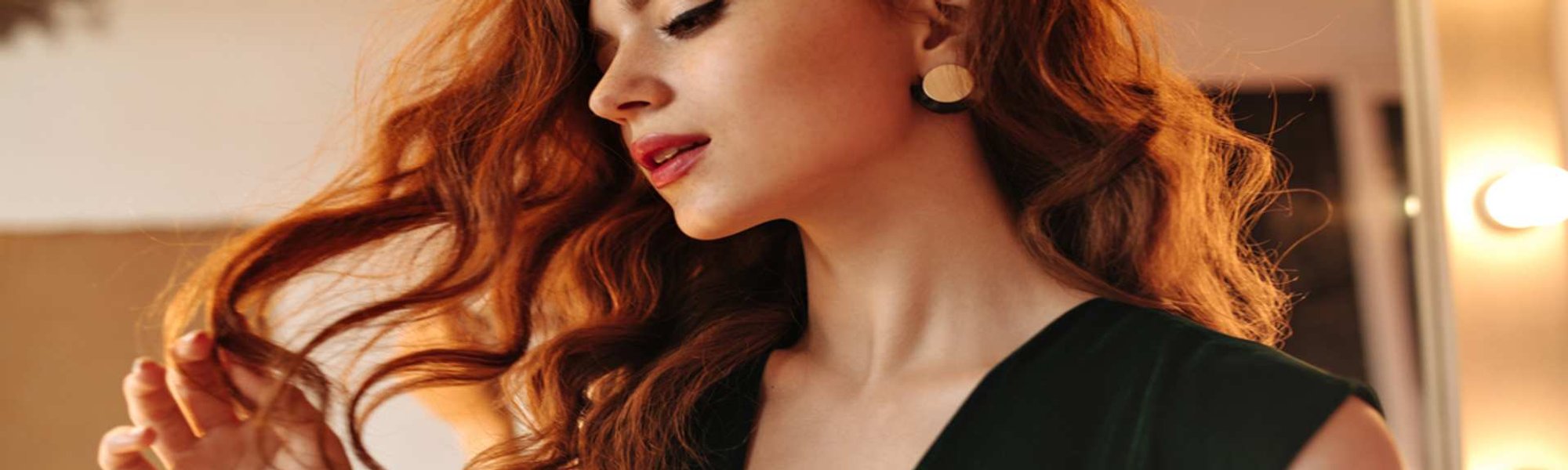 Modelo branca com cabelo ruivo