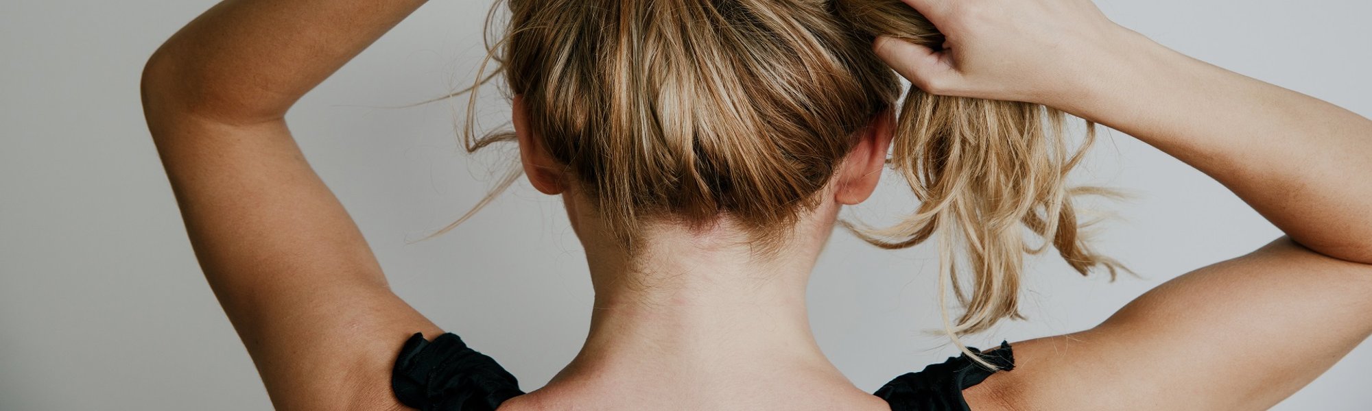 Como prender o cabelo para dormir e acordar liso: dicas para manter ...