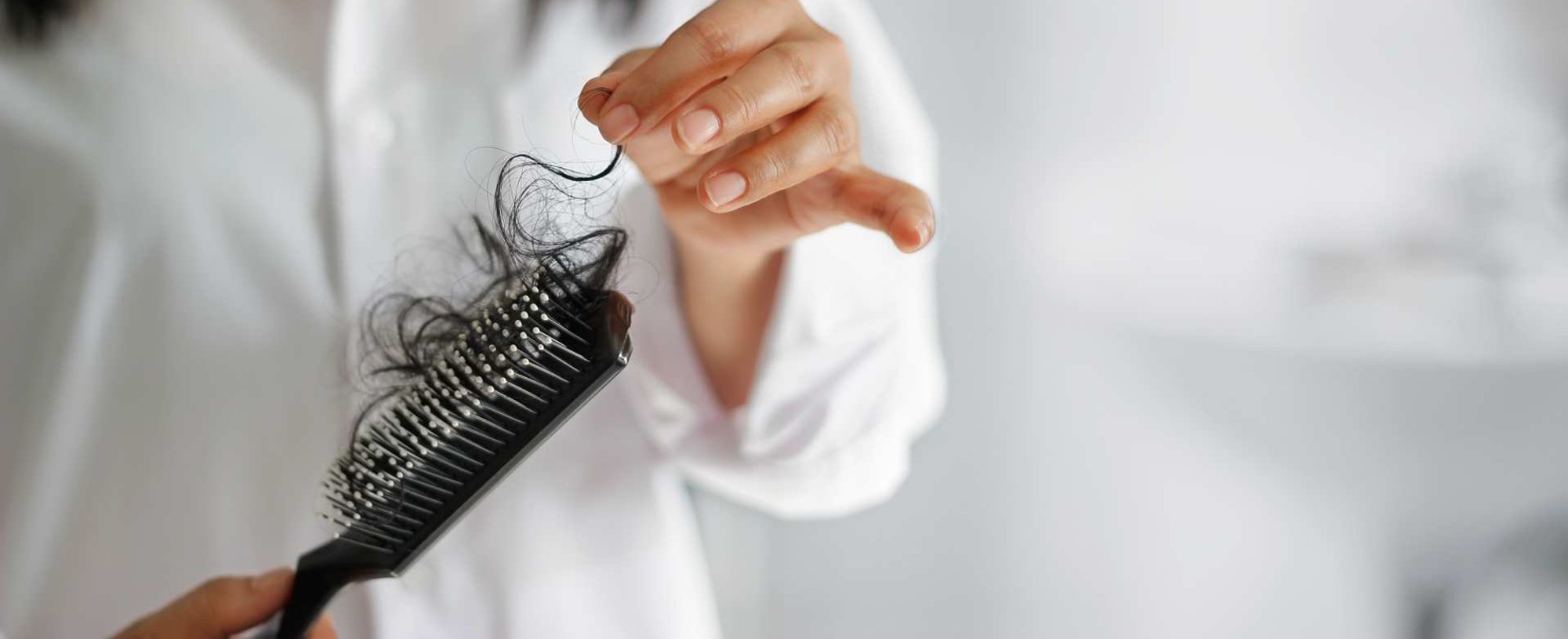 Escova Com Cabelo Preto