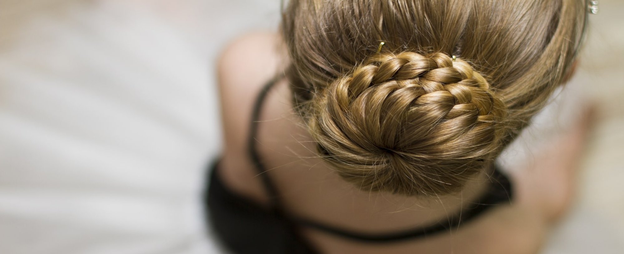 Imagem De Um Cabelo Loiro Com Coque Com Trana