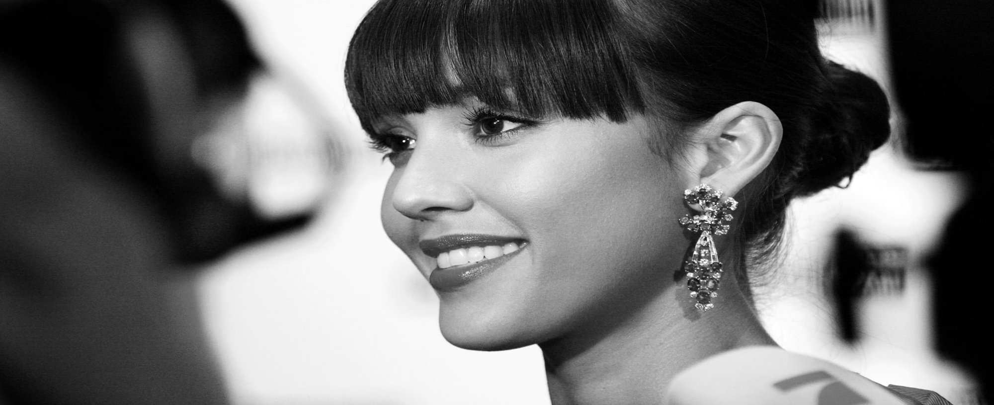 Jessica Alba Com Coque E Franja