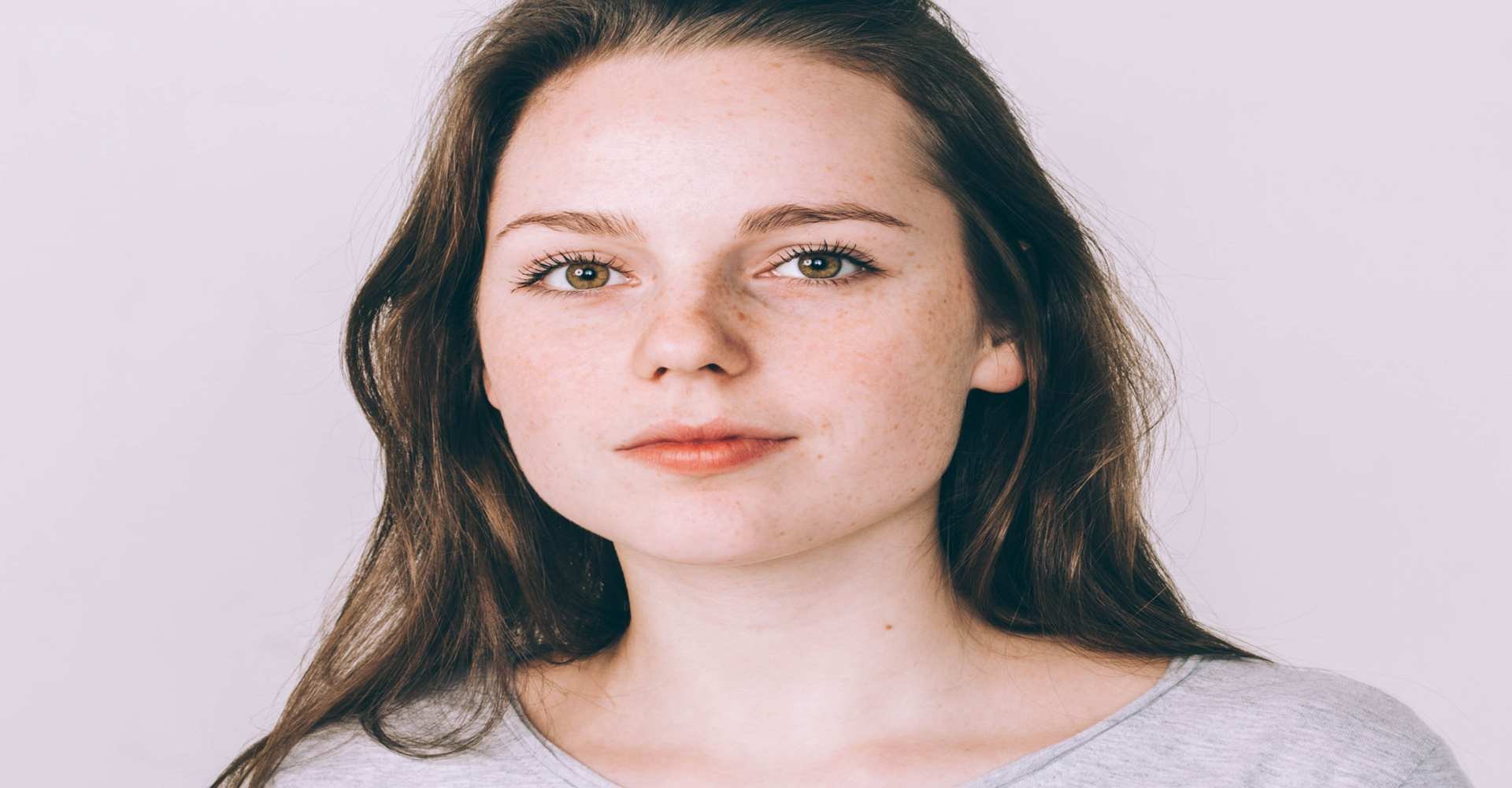 Jovem Branca Com Cabelo Solto