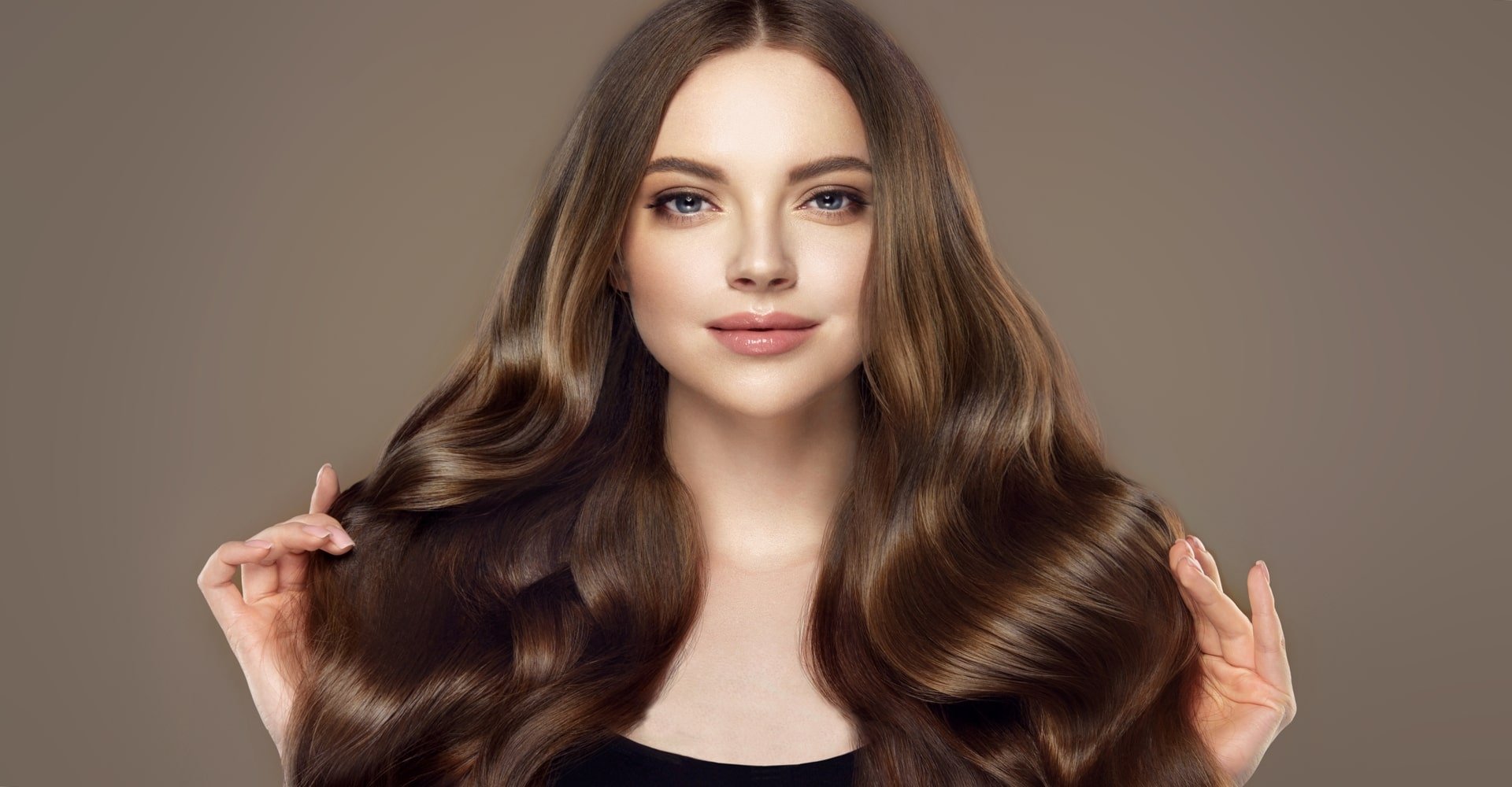 Modelo Branca Com Cabelo Castanho Volumoso