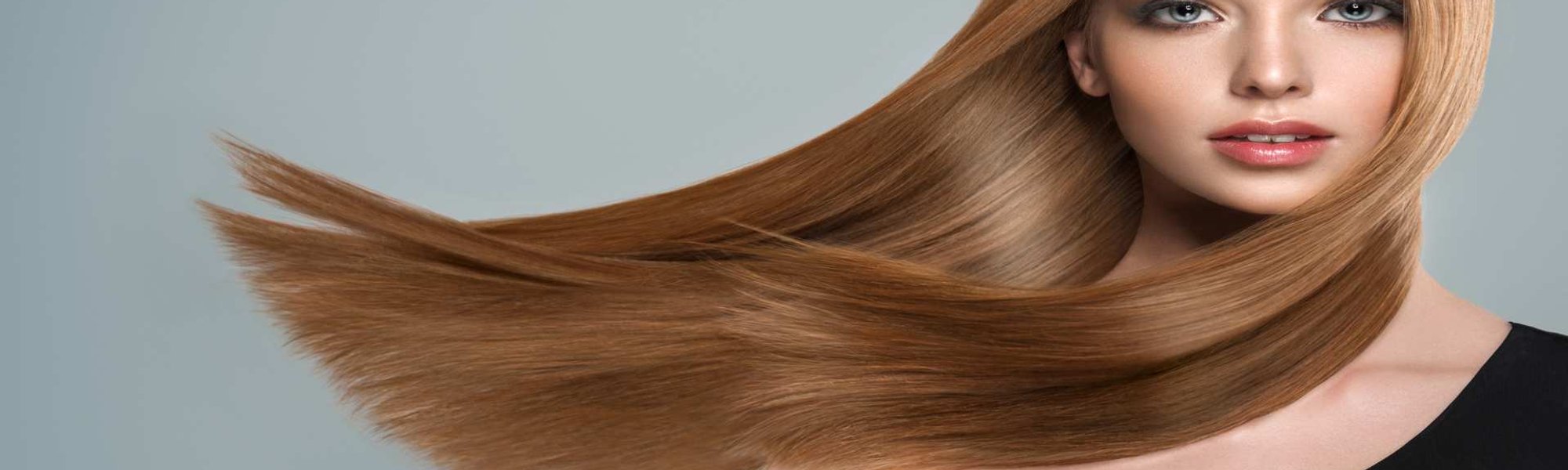 Modelo Branca Com Cabelo Loiro E Liso