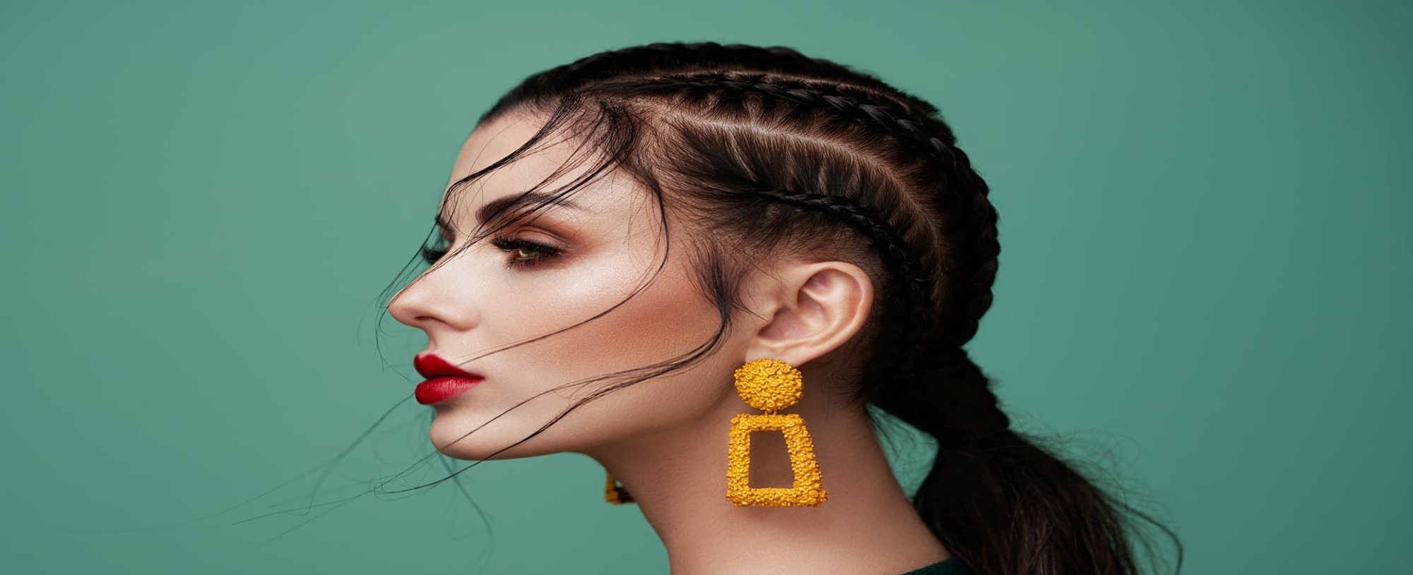 Modelo Branca Com Cabelo Rabo De Cavalo E Tranca