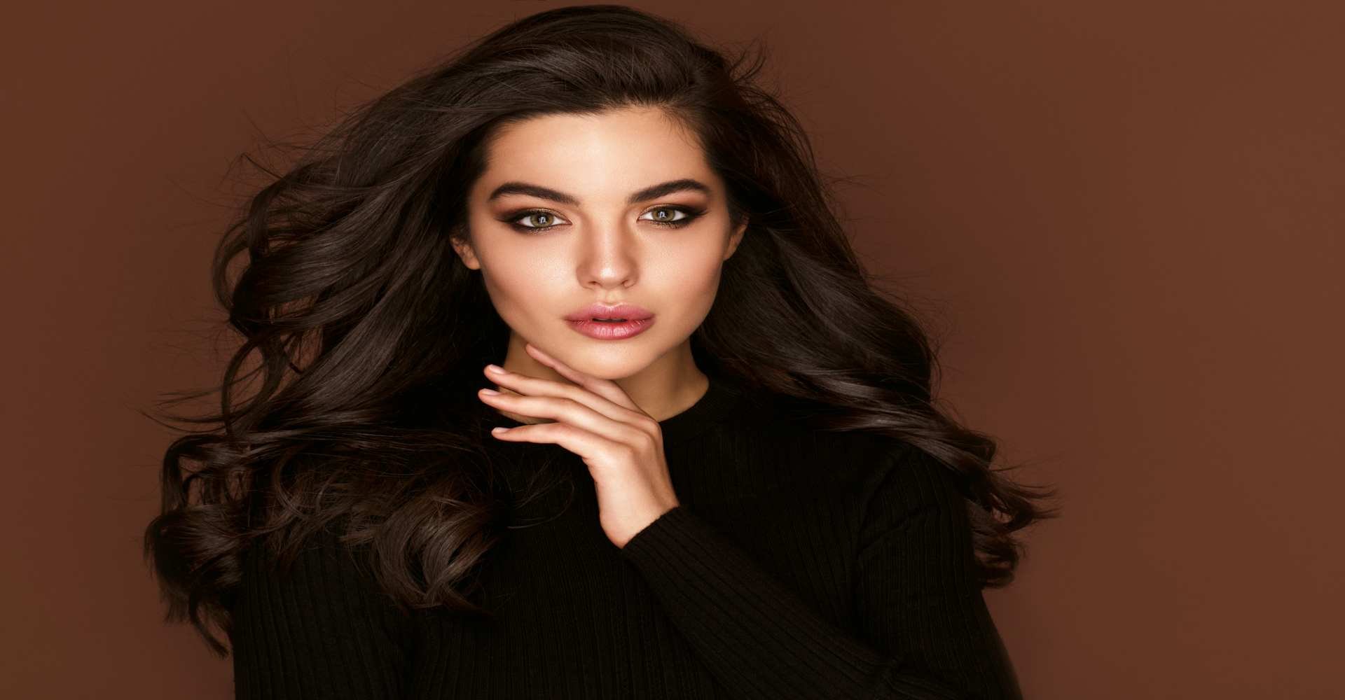 Modelo Com Cabelo Castanho