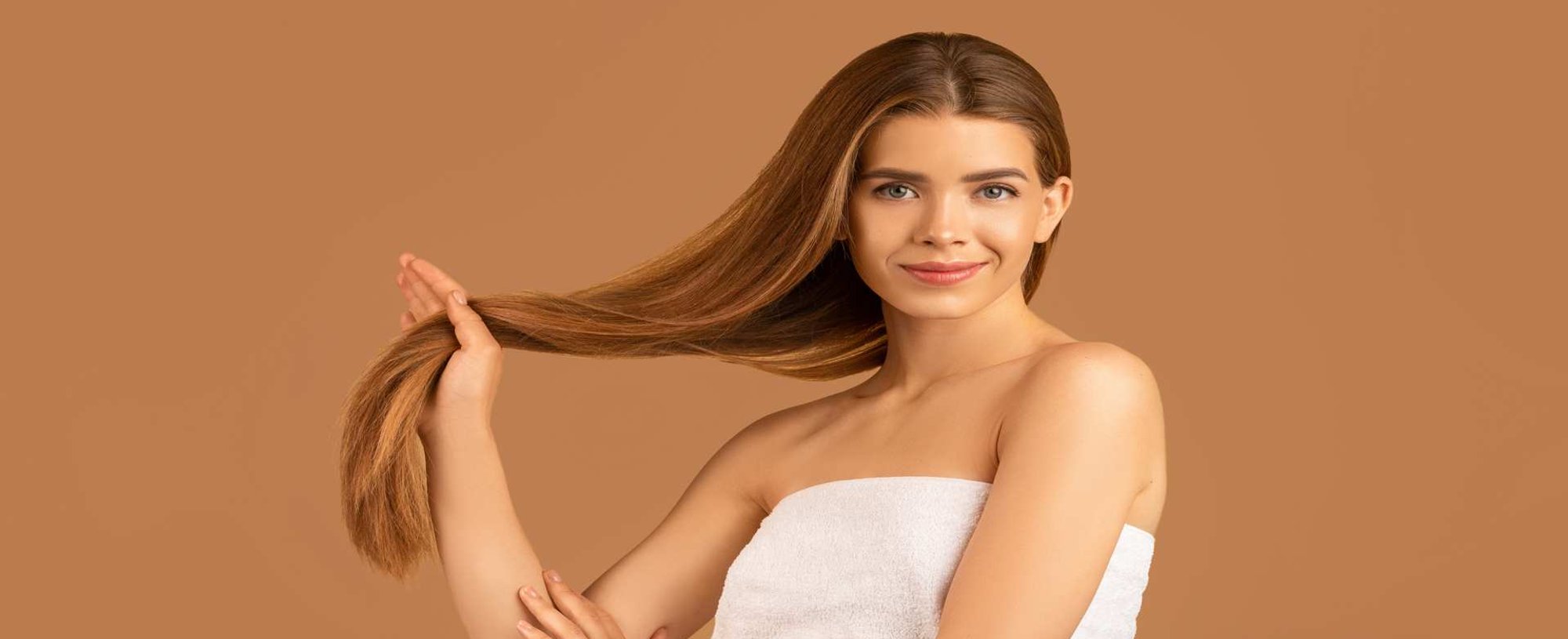 Modelo Com Cabelo Liso E Loiro