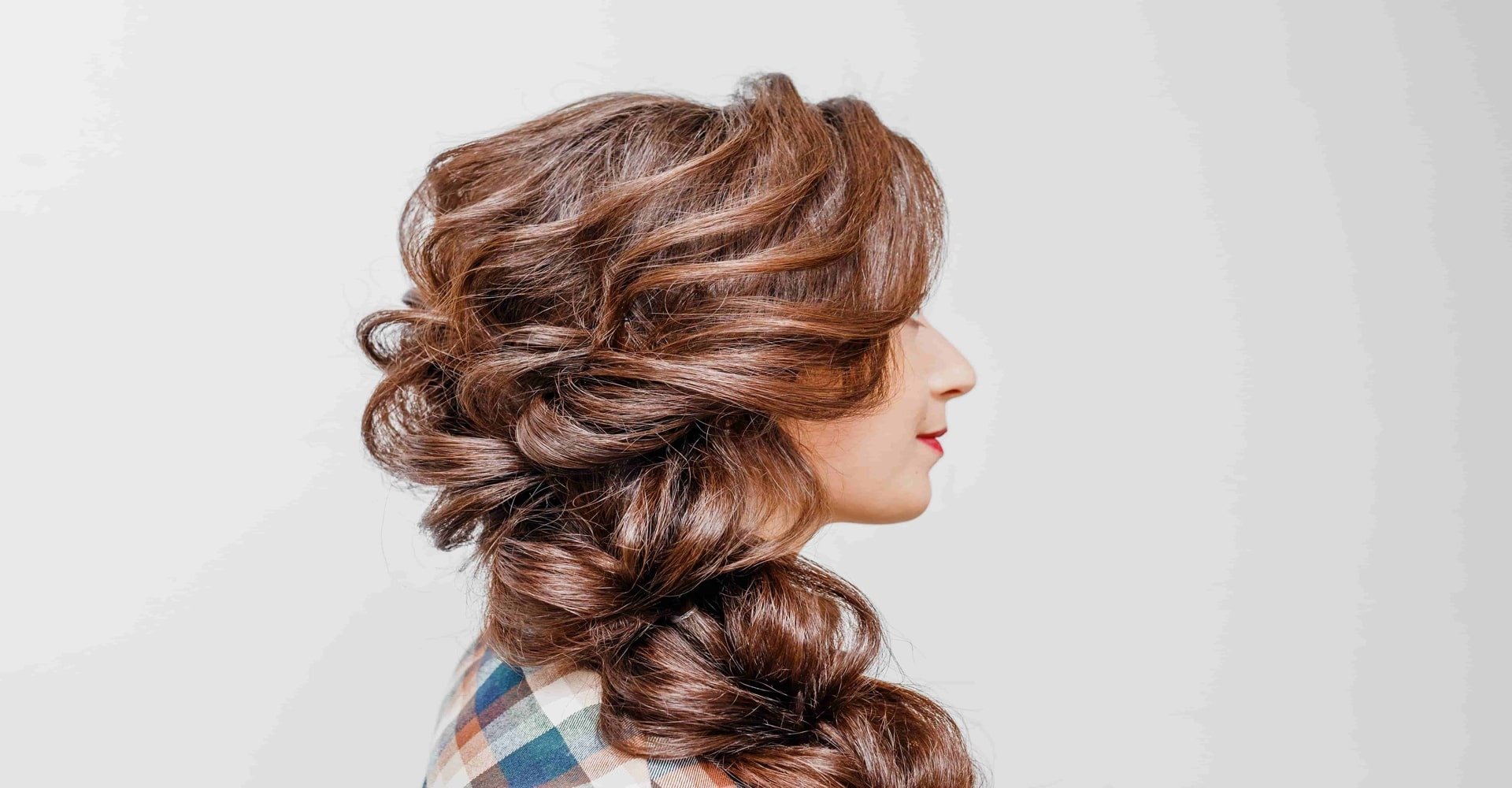 Modelo Loira Com Tranca Estilo Grega