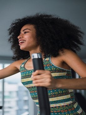 Modelo Negra Fazendo Atividade Fisica