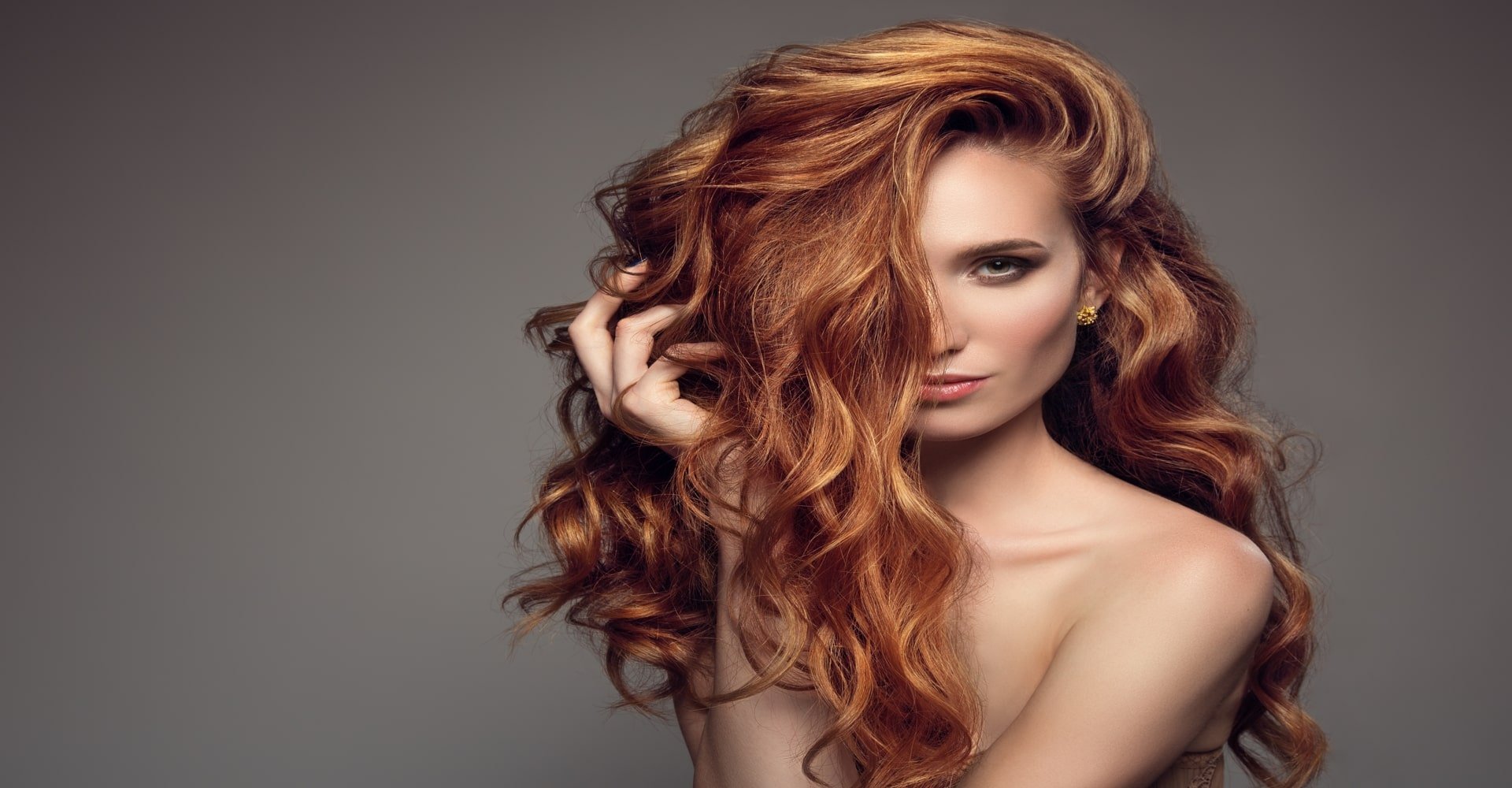 Modelo Ruiva Com Cabelo Volumoso
