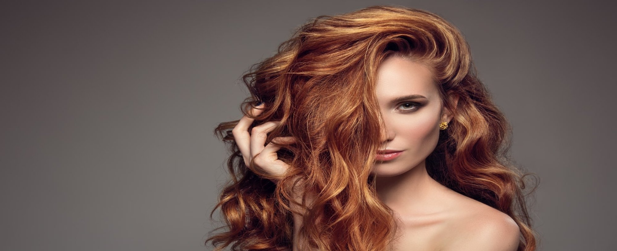 Modelo Ruiva Com Cabelo Volumoso
