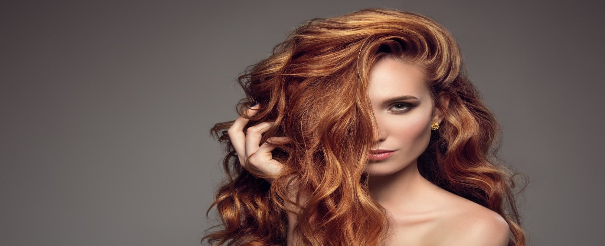 Modelo Ruiva Com Cabelo Volumoso