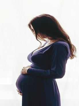 Mulher Gravida Com Vestido Azul