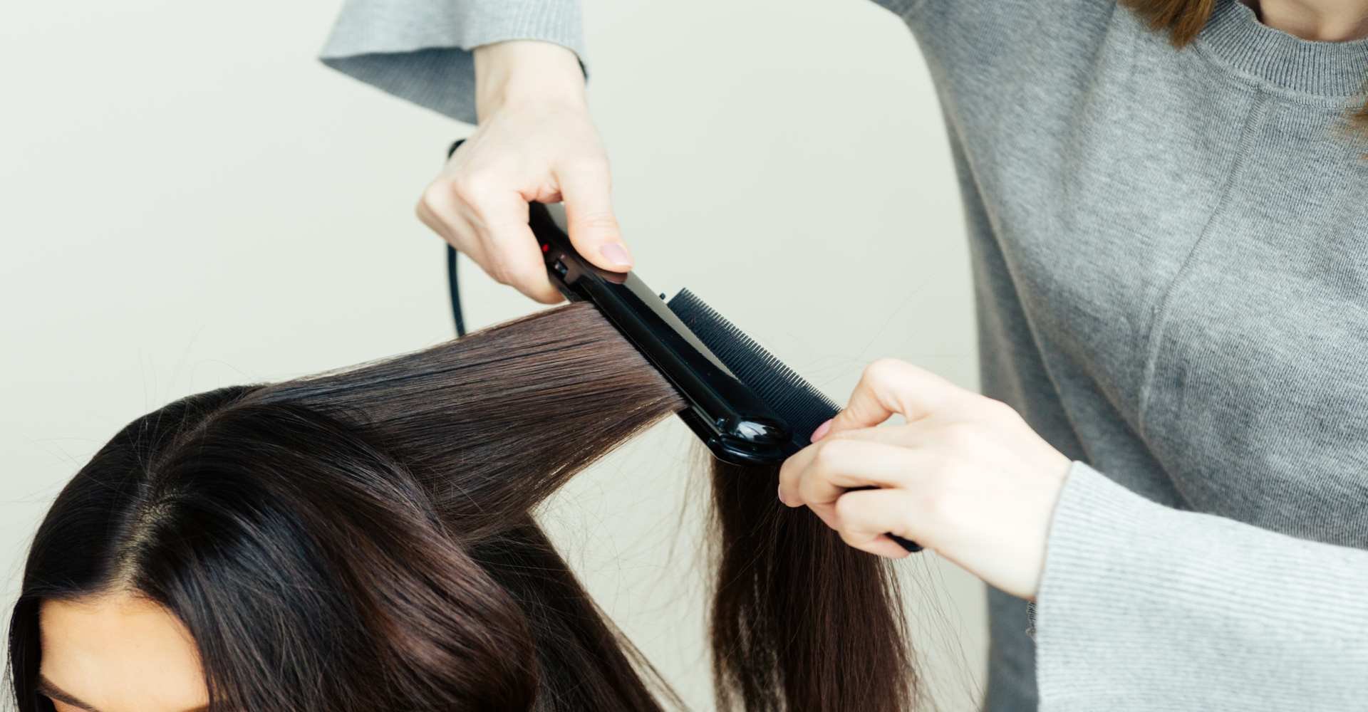 Passando Prancha No Cabelo