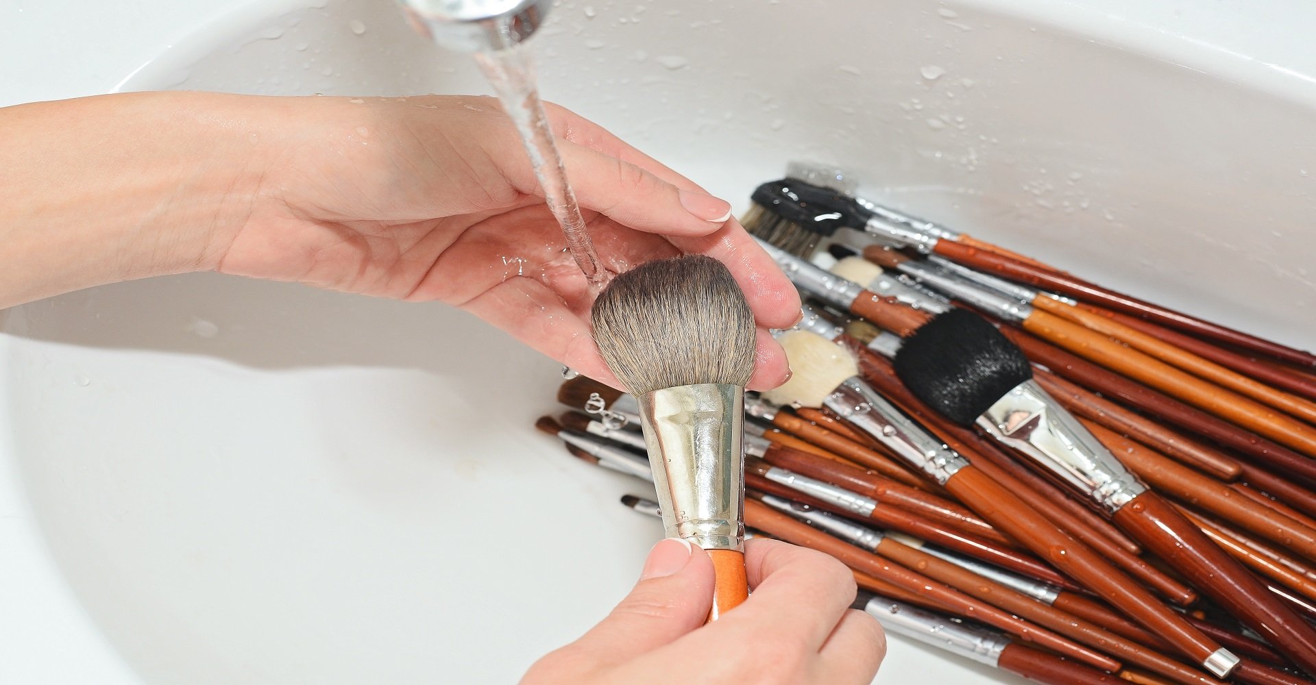 Por que é importante limpar os pincéis de maquiagem? | L'Oréal Paris