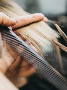 Profissional Cortando Cabelo