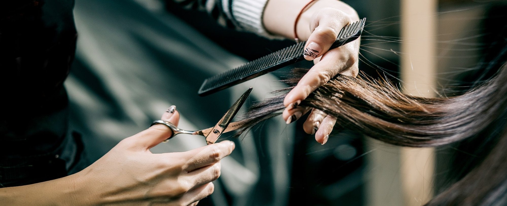 Profissional Cortando O Cabelo