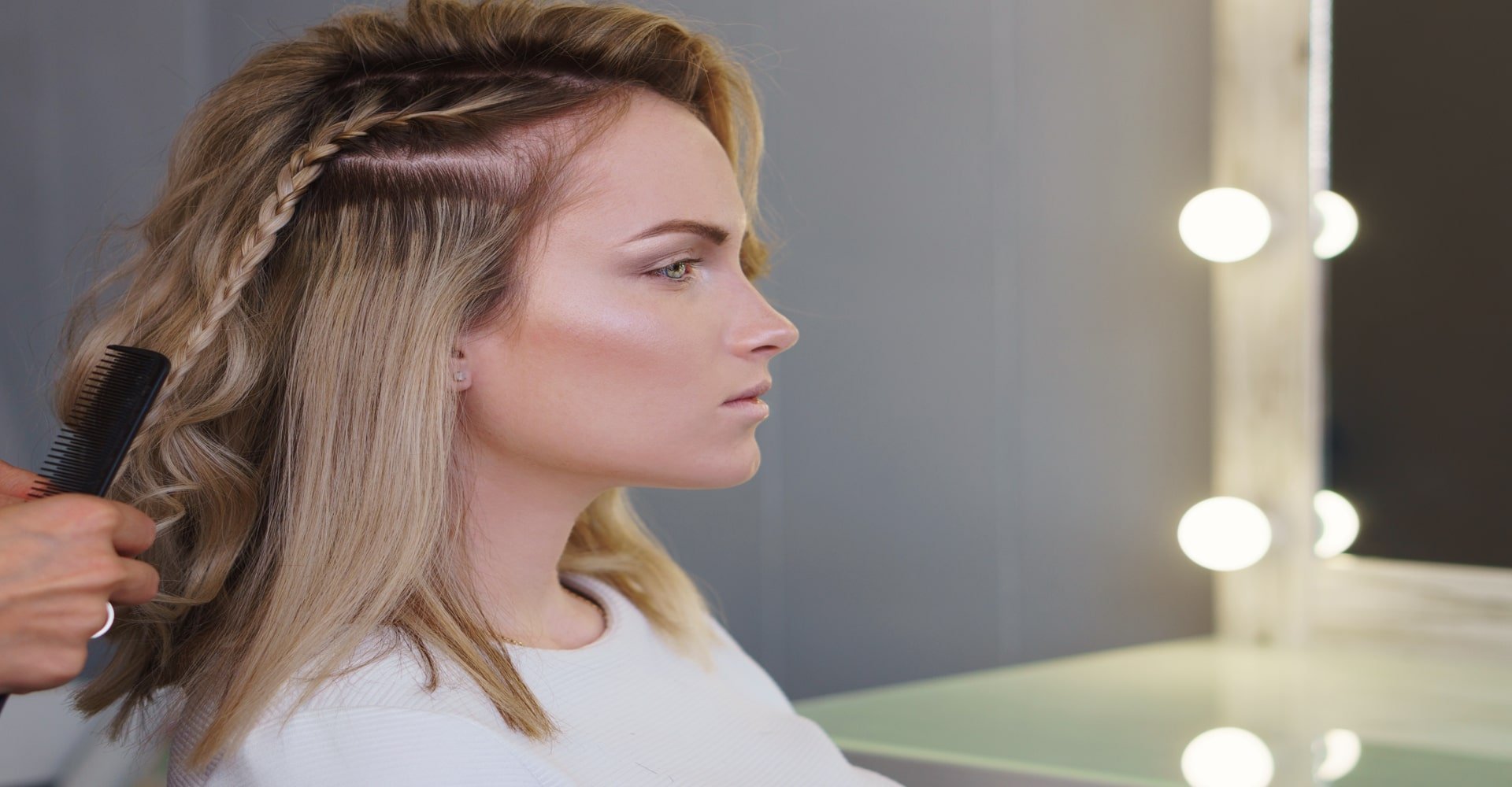 Profissional Fazendo Tranca Fina Em Modelo Loira