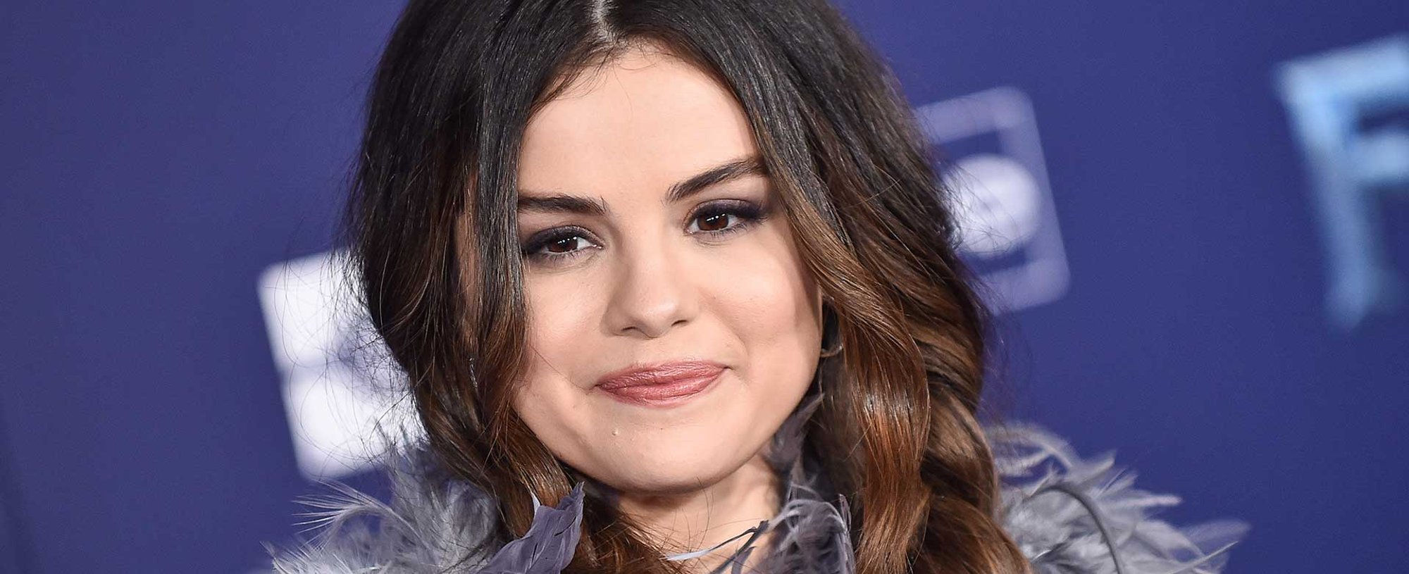 Selena Gomez Em Evento Sorrindo