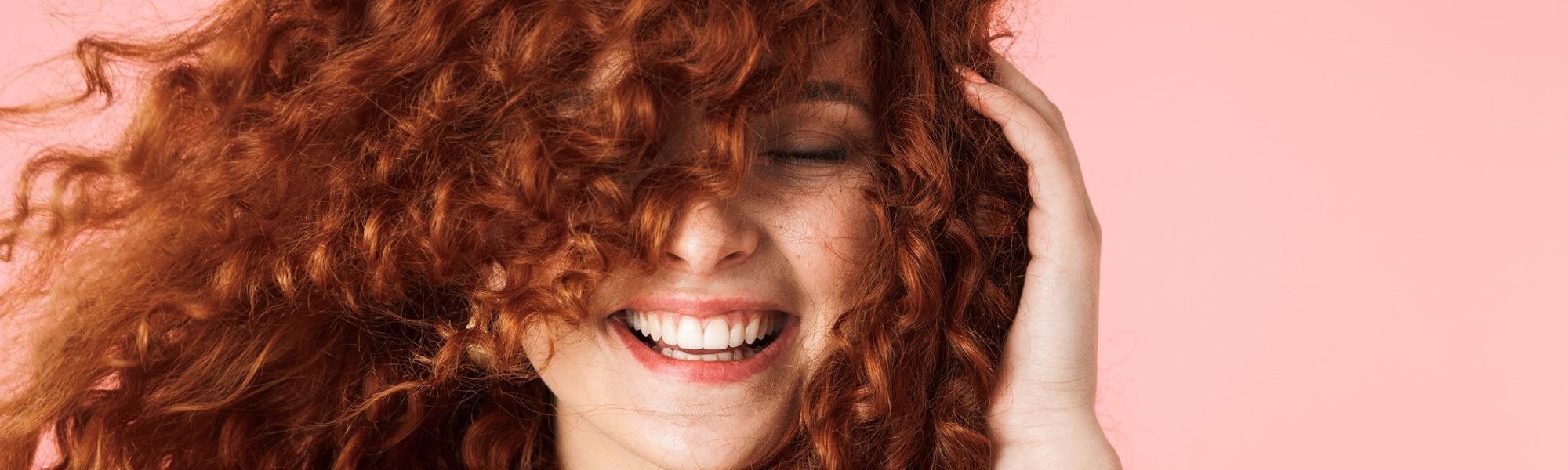 Modelo Ruiva Cacheada