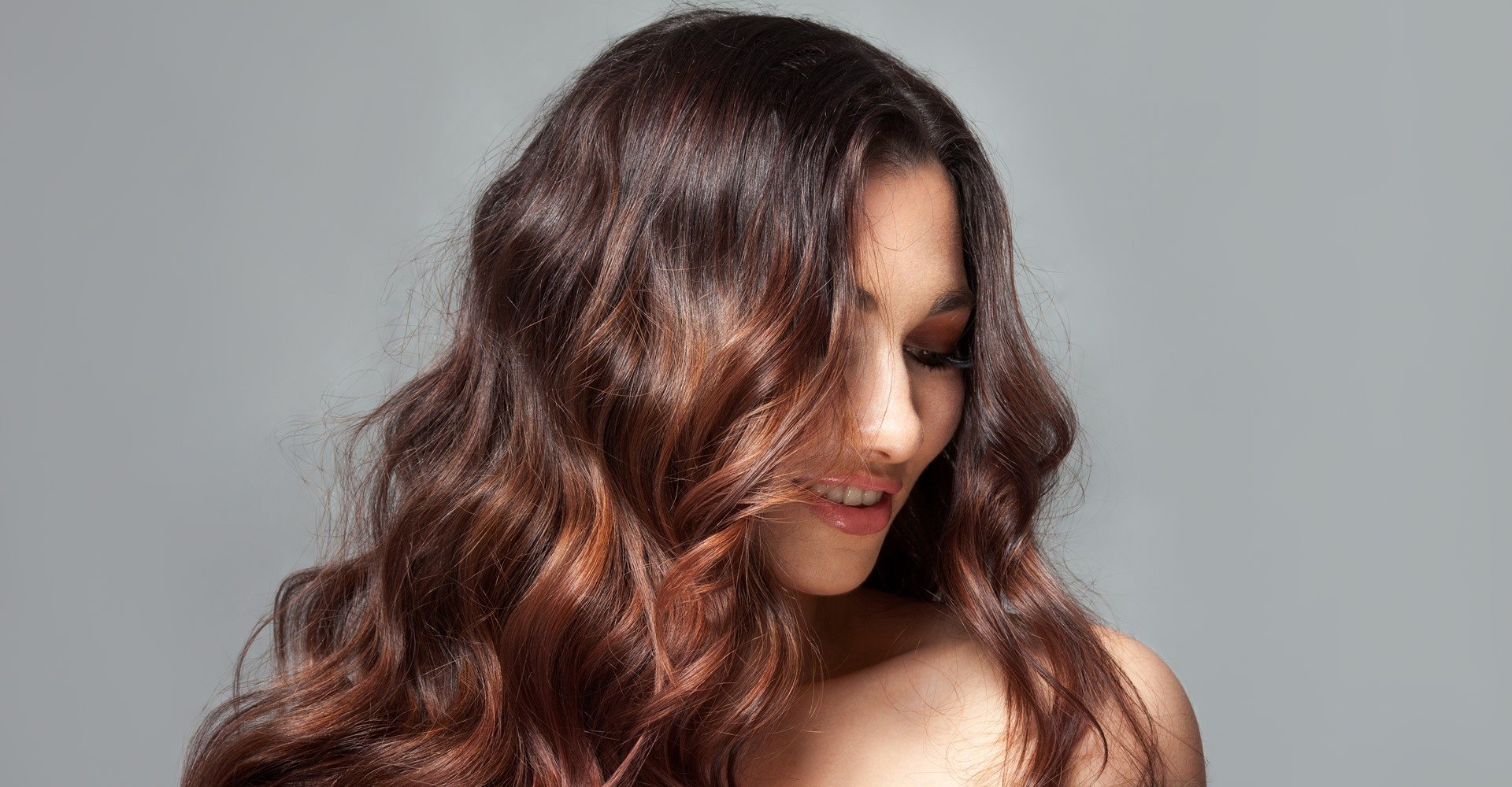 1371 Modelo Com Cabelo Enrolado