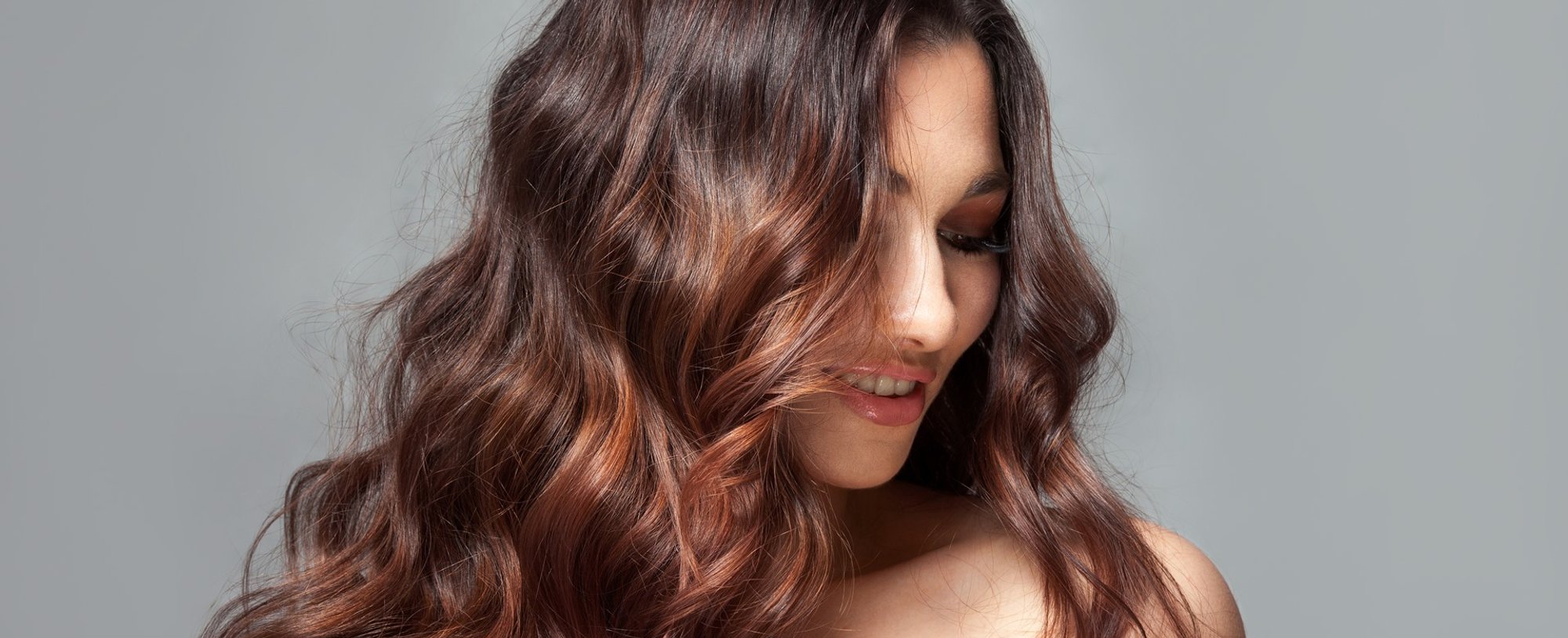 1371 Modelo Com Cabelo Enrolado