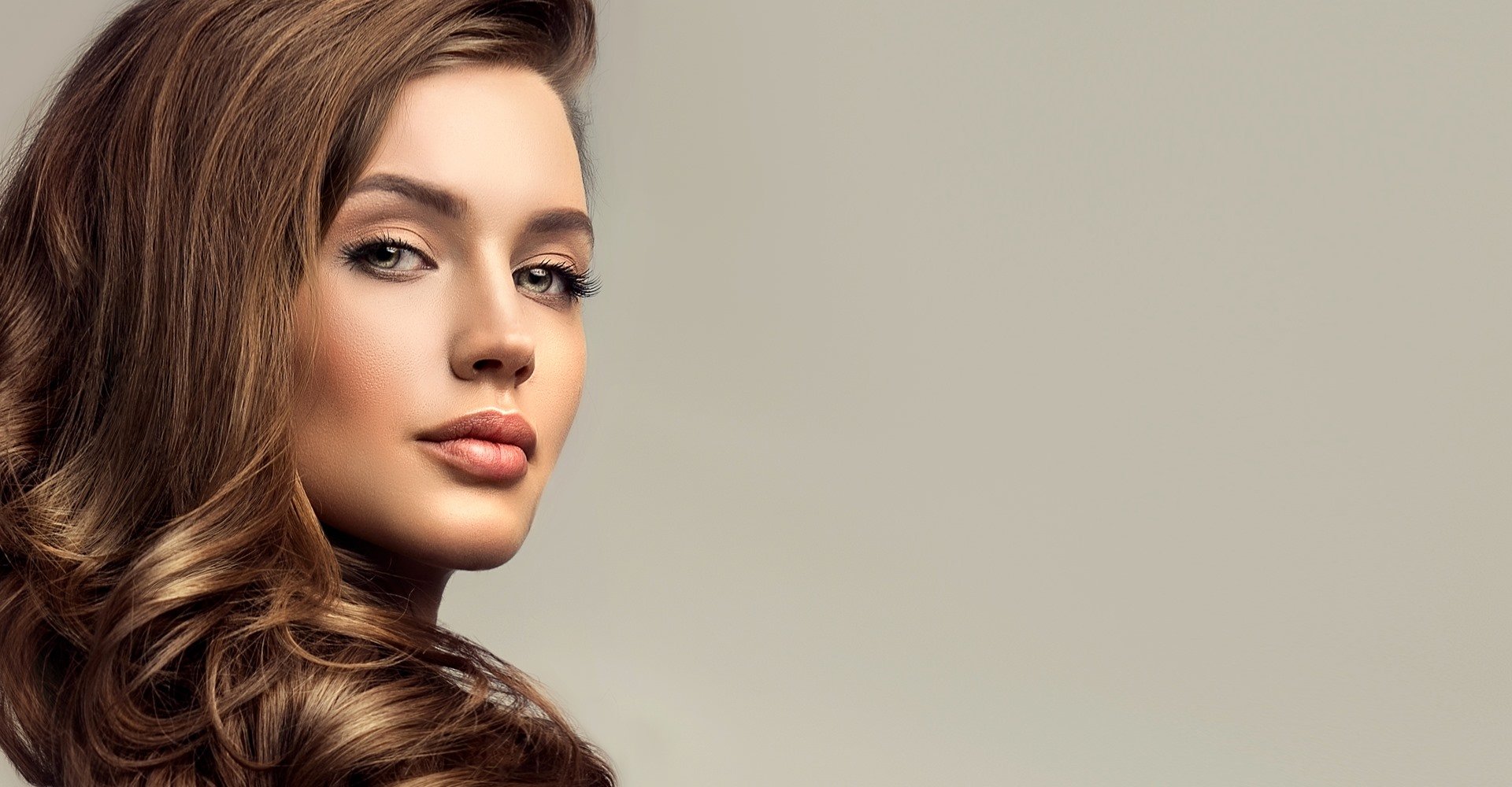 1394 Modelo Com Cabelo Longo Castanho