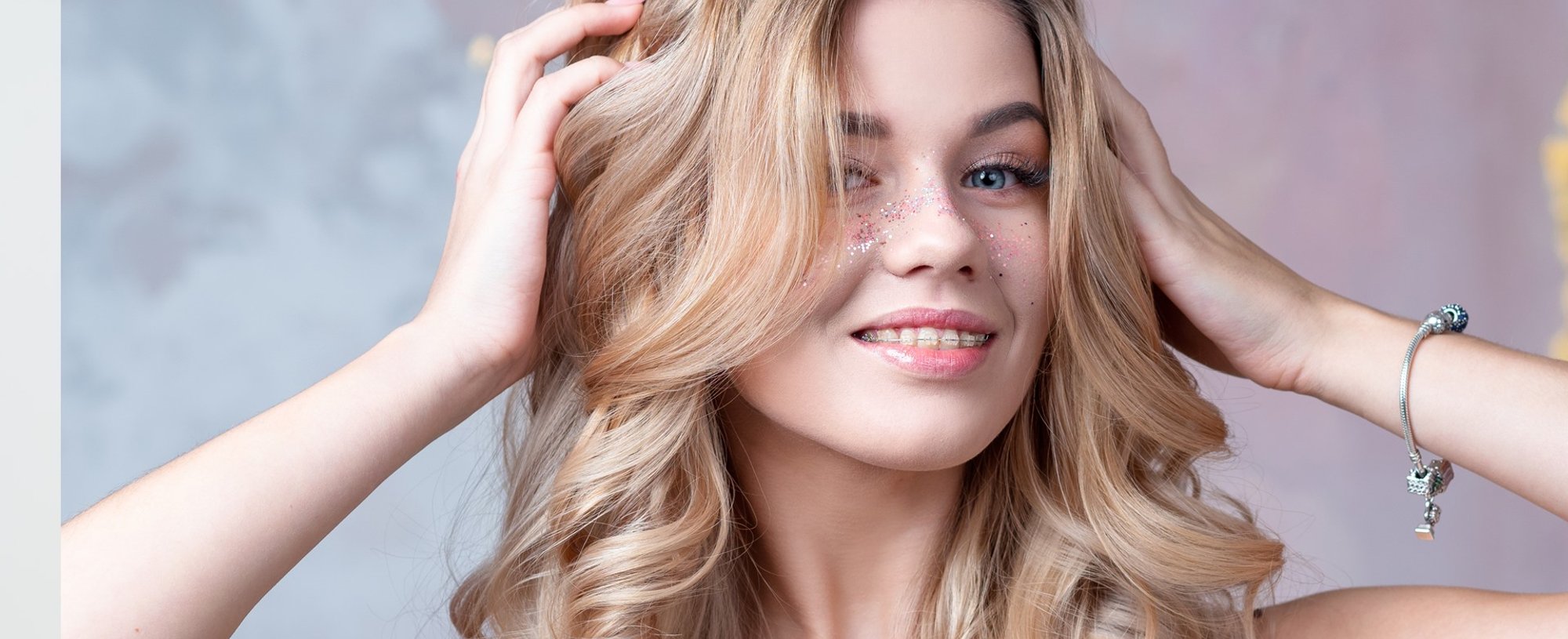 Mulher Com Cabelo Loiro Platinado