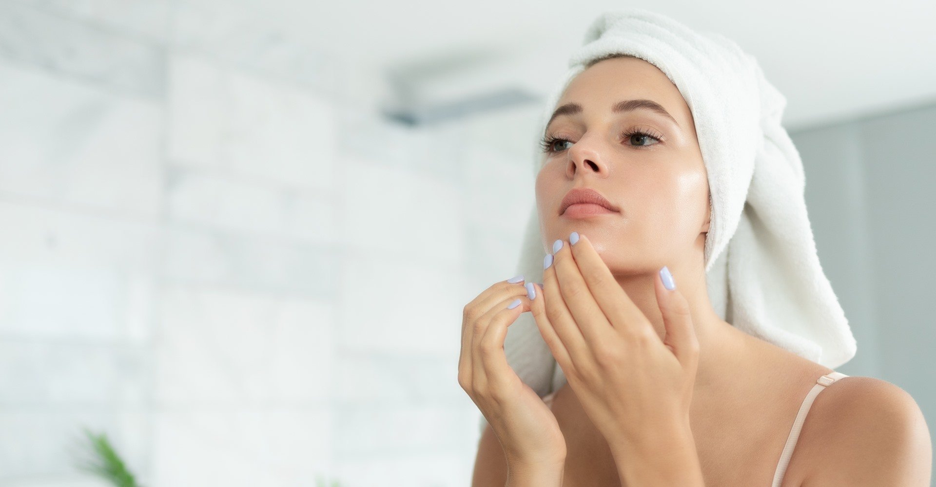 1843 Mulher Vendo Seu Rosto No Espelho