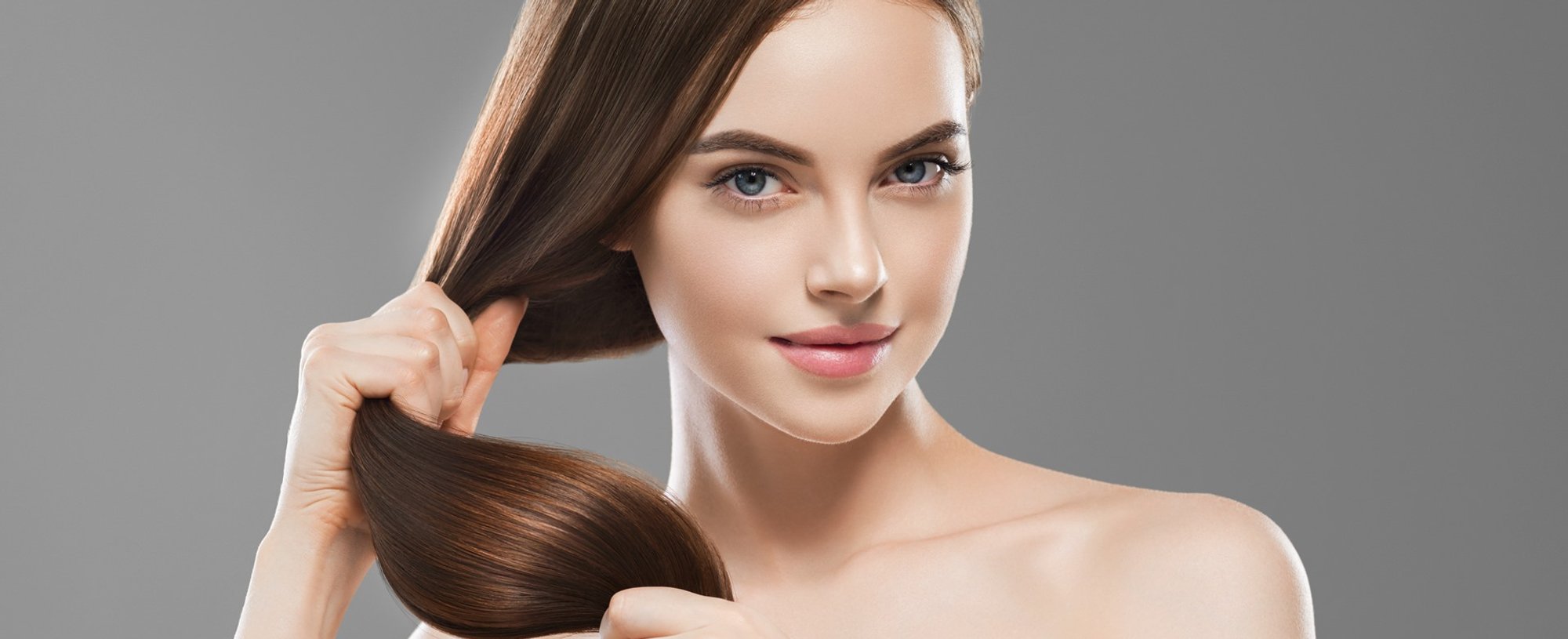 Modelo branca com cabelo liso