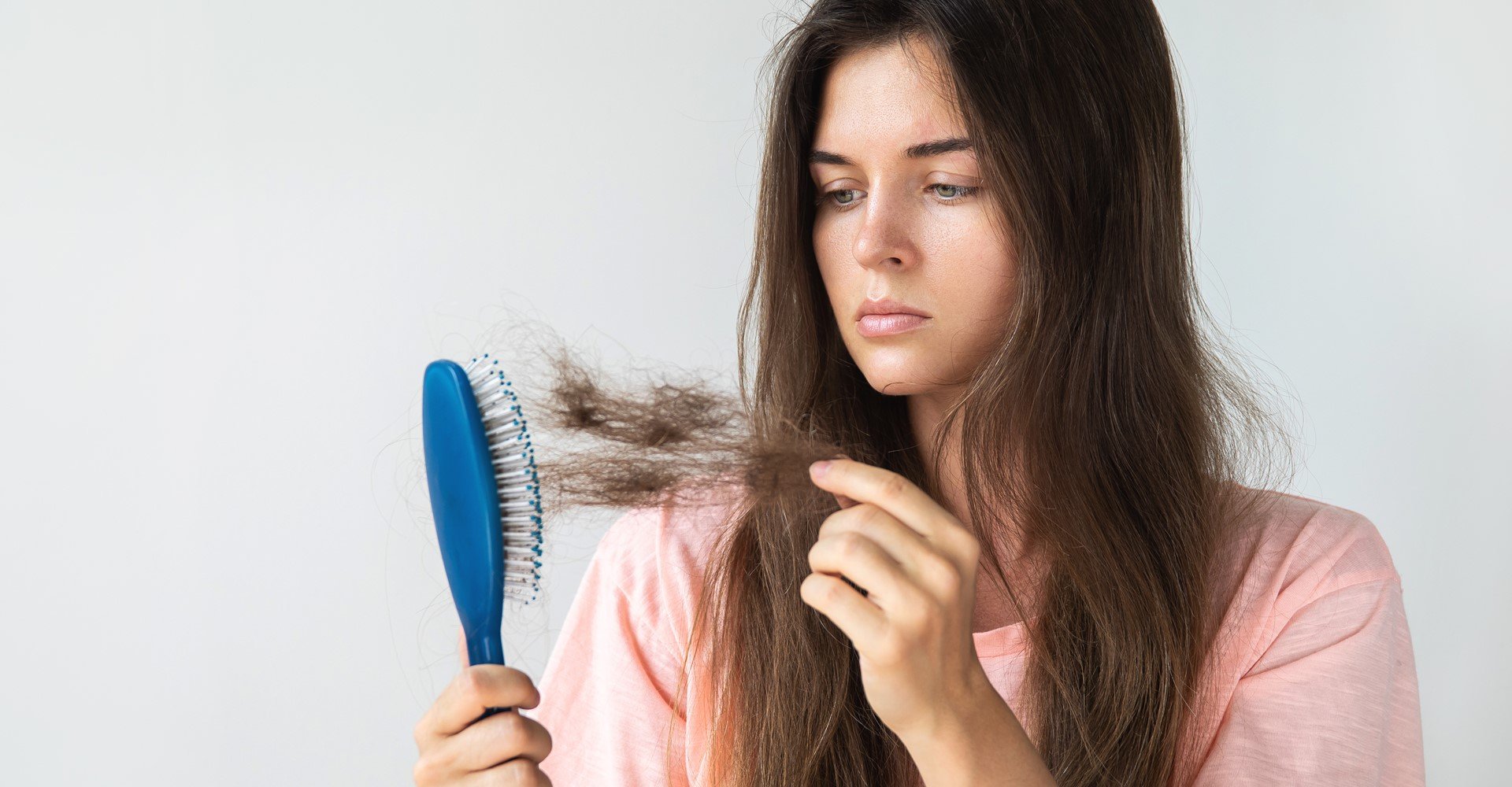 2756 Queda De Cabelo Feminino Em Excesso Conheca As Causas E Possiveis Tratamentos Para O Problema