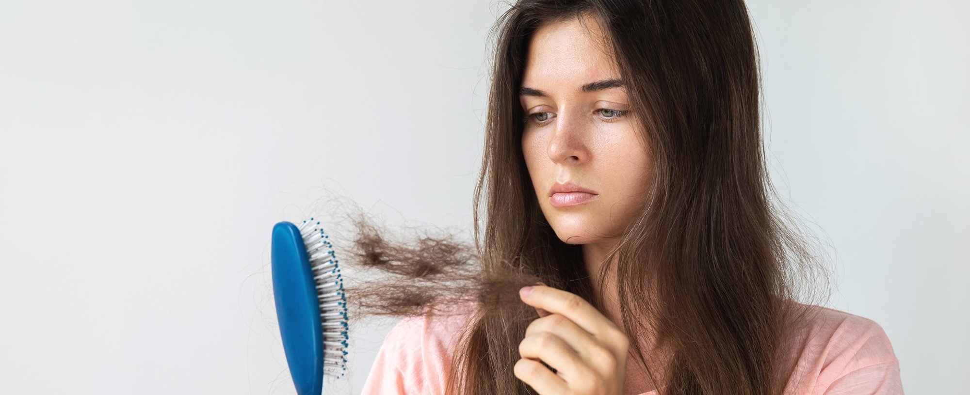 2756 Queda De Cabelo Feminino Em Excesso Conheca As Causas E Possiveis Tratamentos Para O Problema