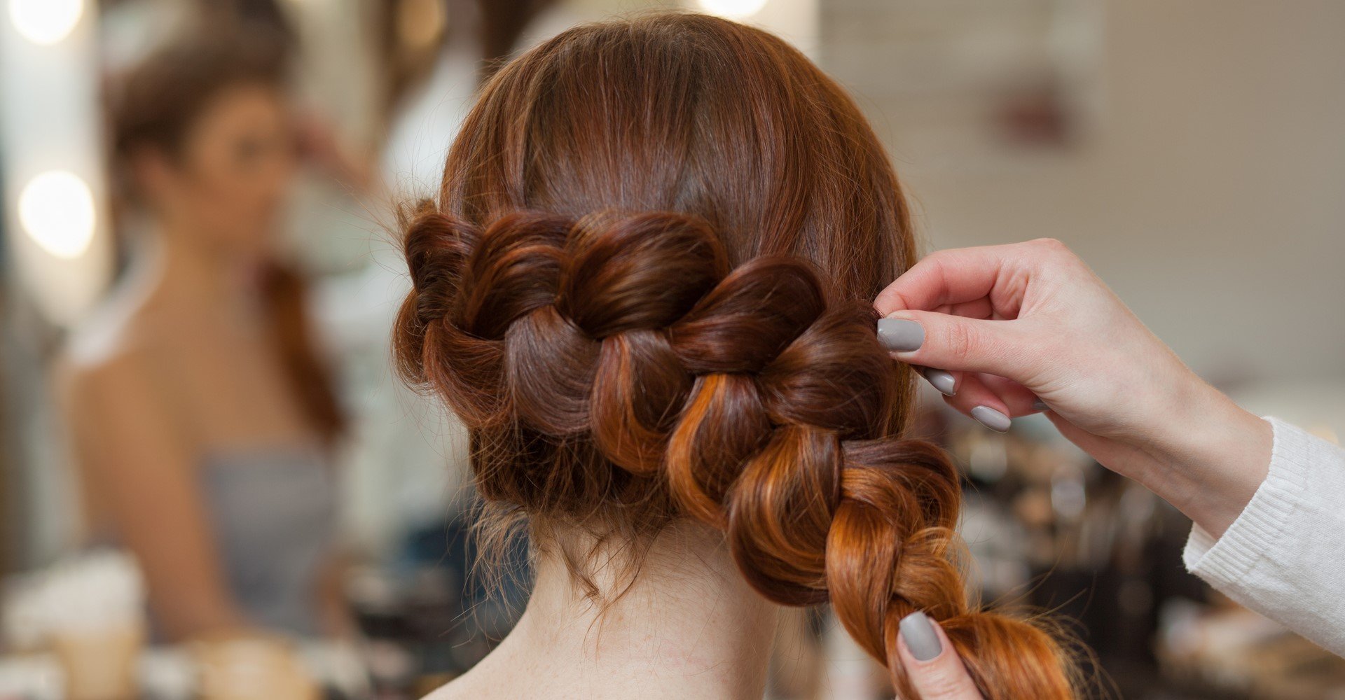 Profissional fazendo tranca em modelo ruiva