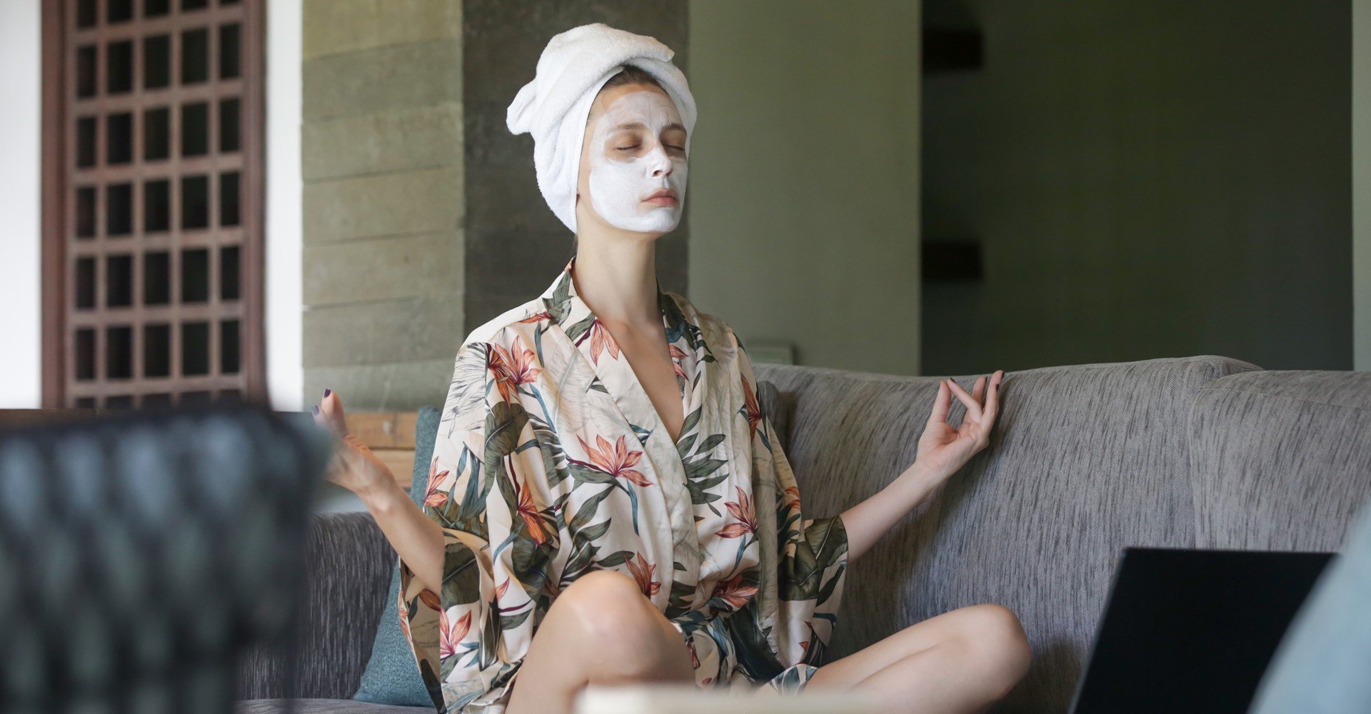 2969 3posicoesdeyogaquevaoteajudaraterumapelemelhorsaibacomooexerciciopoderenovaraaparenciadorosto