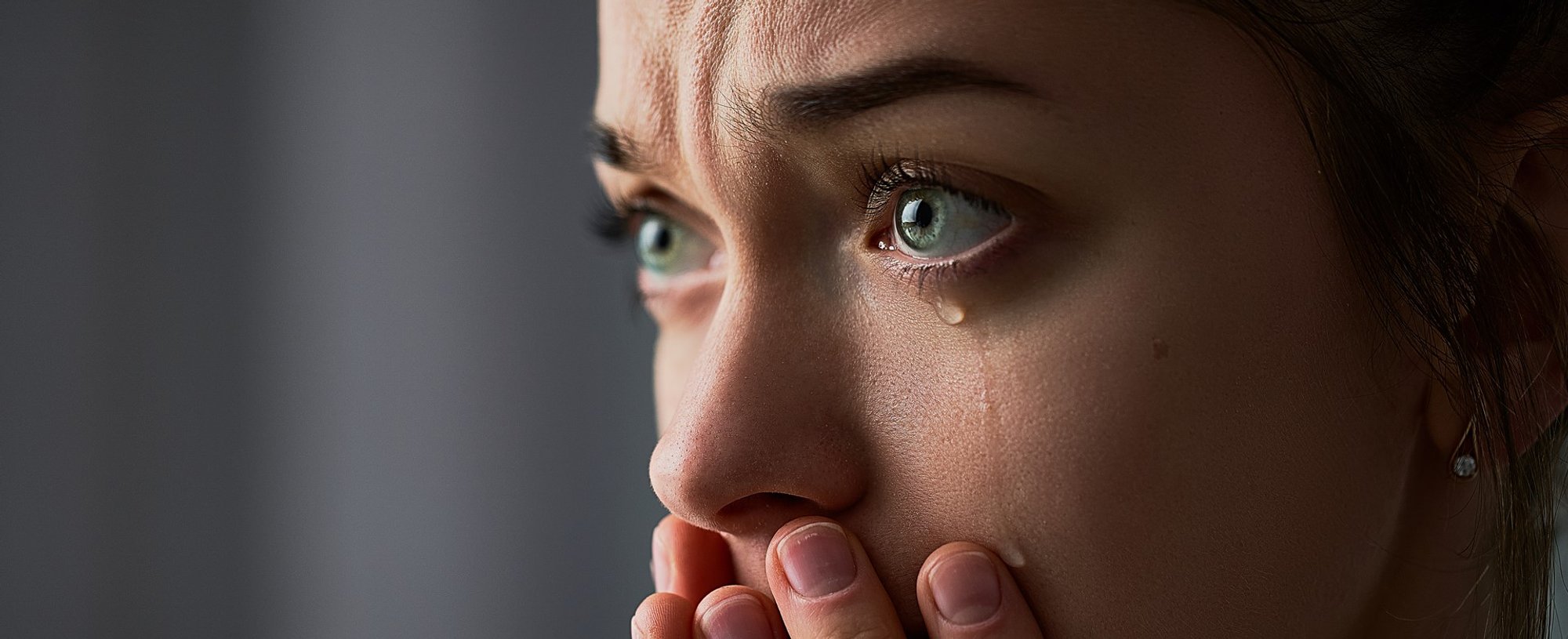2977 Chorar Faz Bem Para A Saude Envelhece A Pele Confira A Opiniao De Uma Psicologa E Descubra