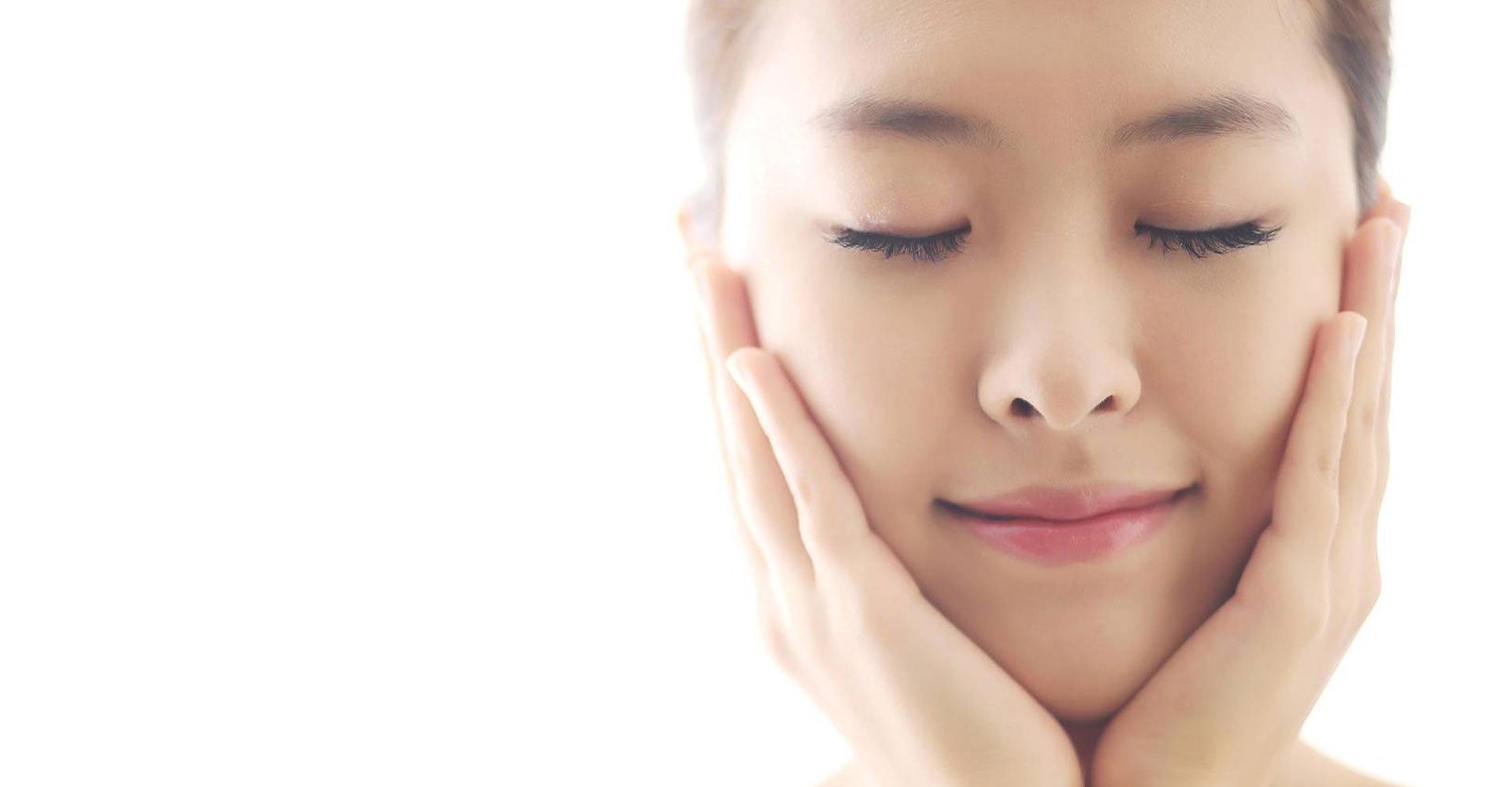 Mulher Asiatica Cuidando Da Pele