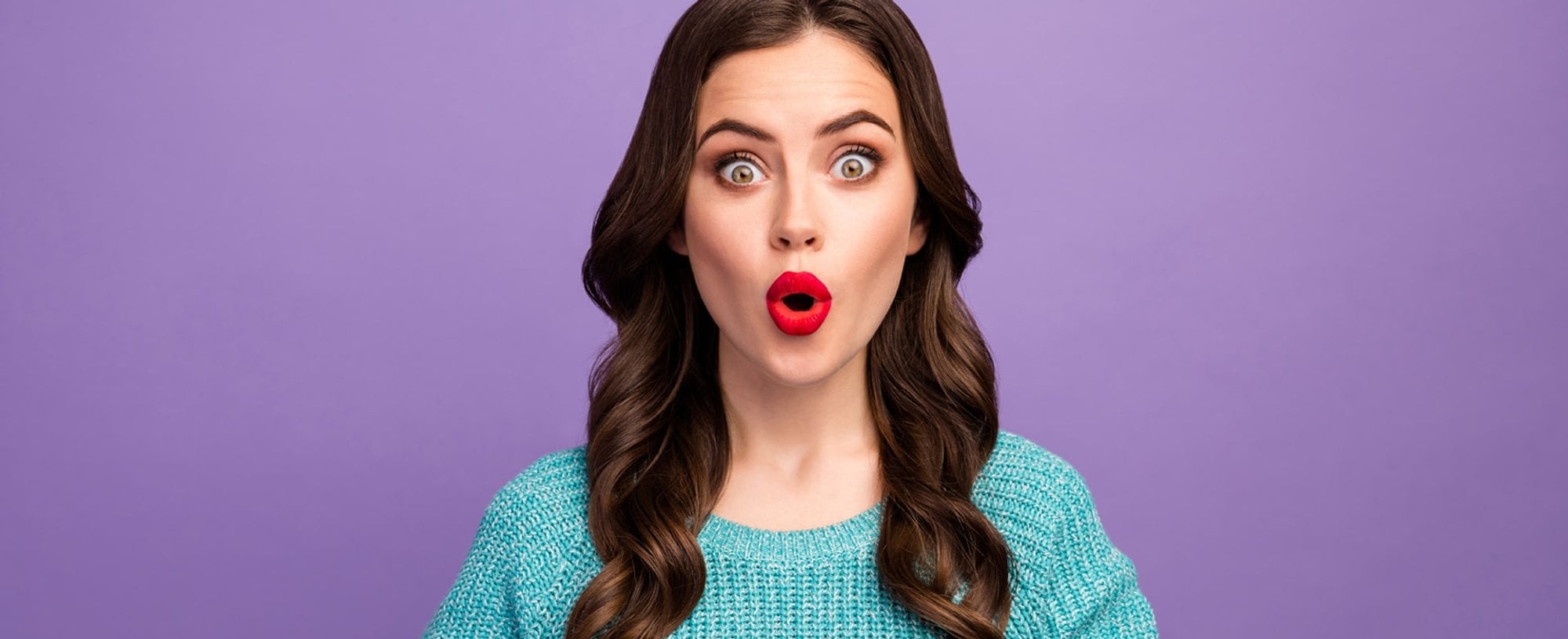 Mulher Surpresa Com Celular Banner Min