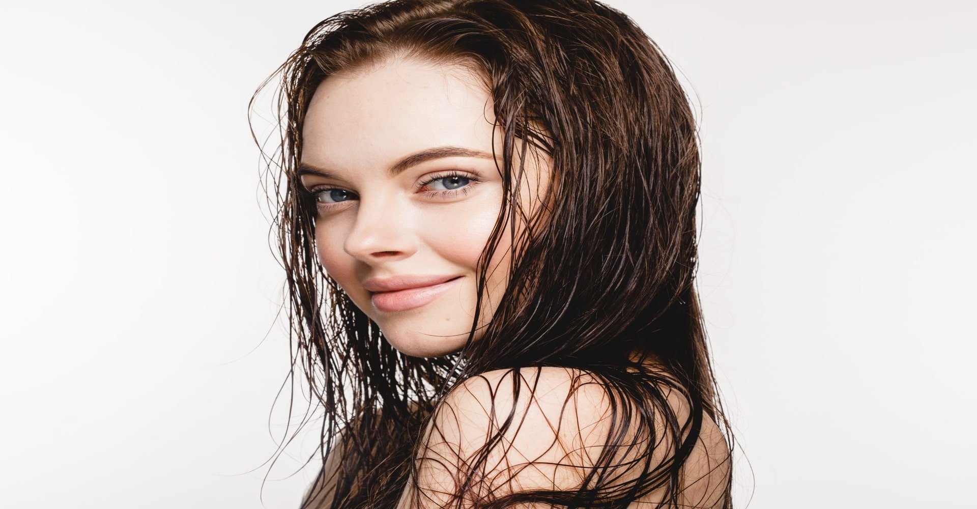 Modelo Branca Com O Cabelo Molhado