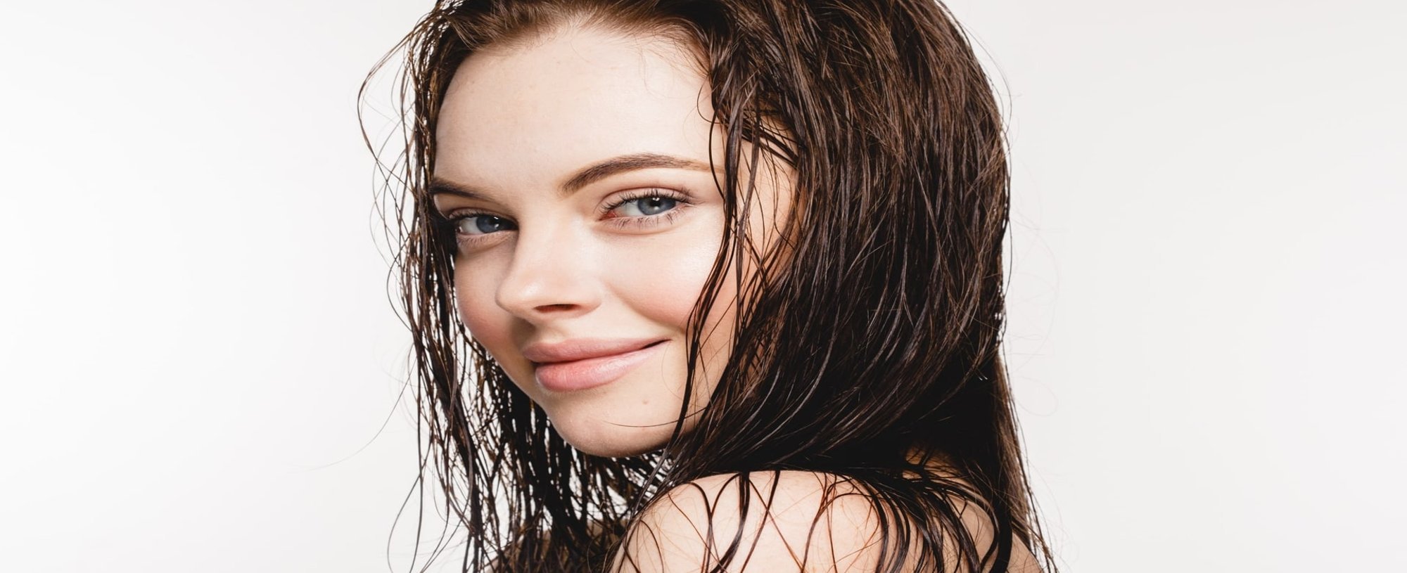 Modelo Branca Com O Cabelo Molhado
