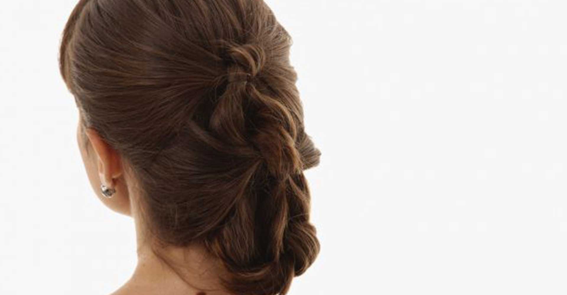 Modelo com cabelo trançado