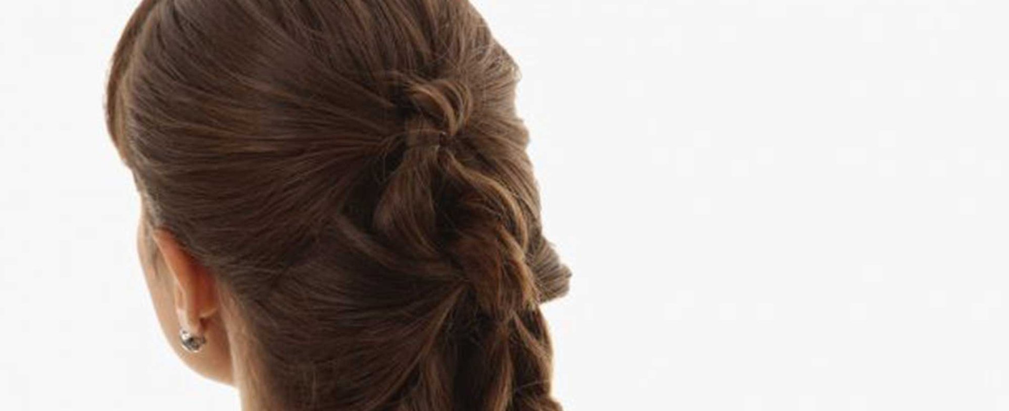 Modelo com cabelo trançado