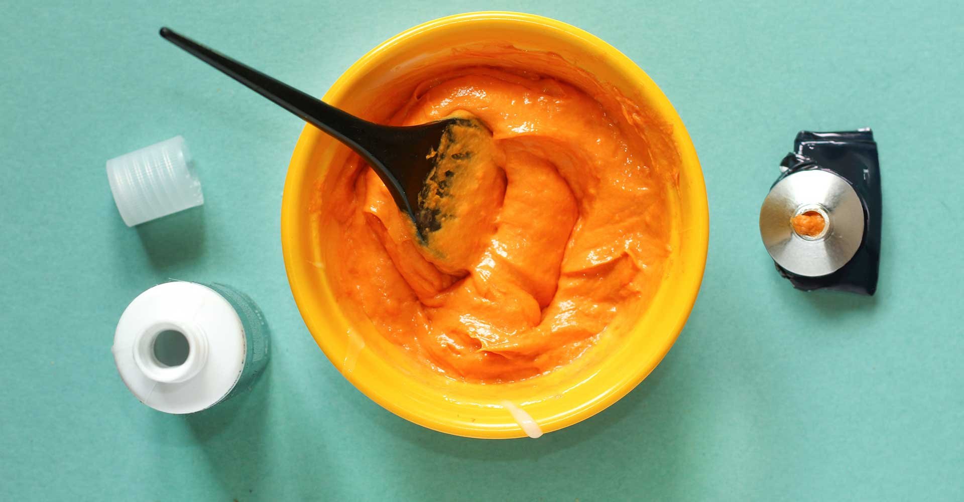 Tinta Laranja 7em Um Recipiente