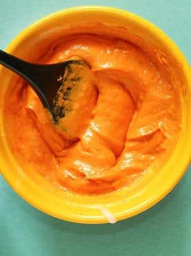 Tinta Laranja 7em Um Recipiente