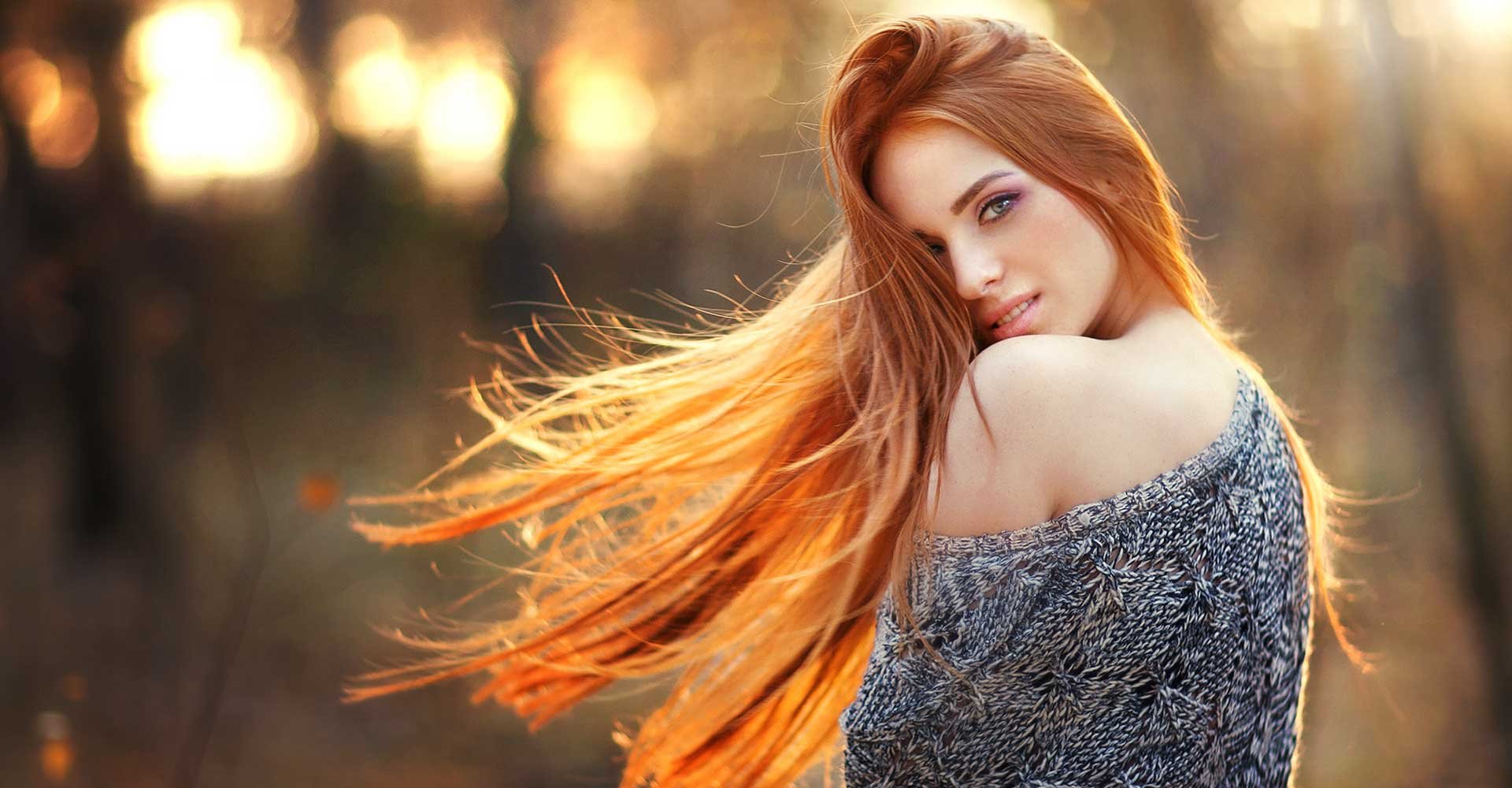 Modelo Com Cabelo Ruivo Liso E Longo