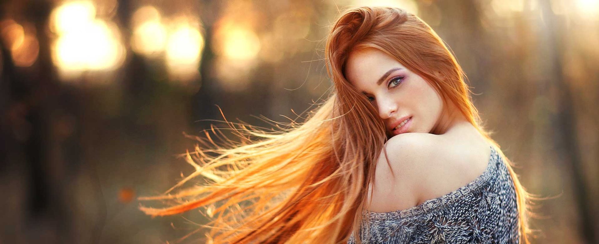 Modelo Com Cabelo Ruivo Liso E Longo